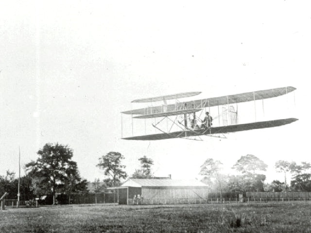 1908-Wright-Flyer-at-LeMans-in-flight.jpg